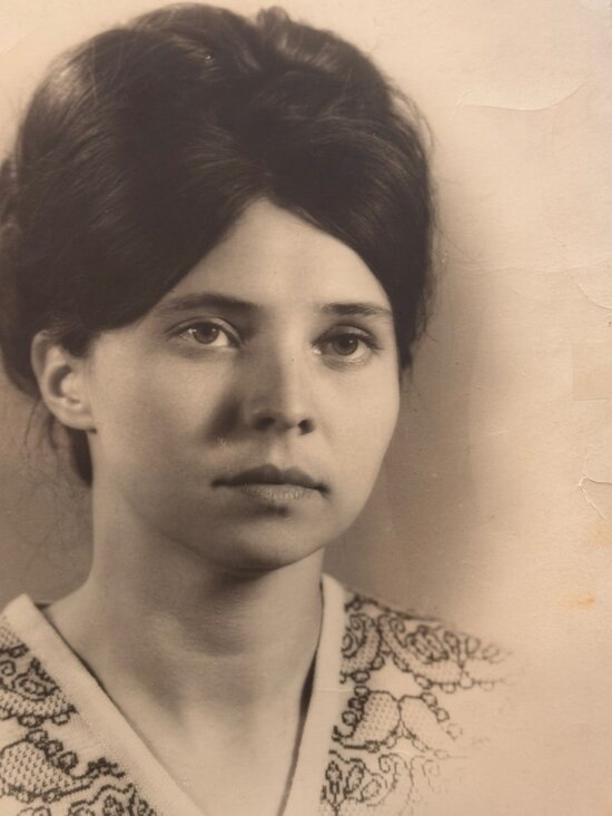 На фото 1971 года - выпускница Карагандинского медицинского института Нина Кабанчук  | Фото: архив героя публикации