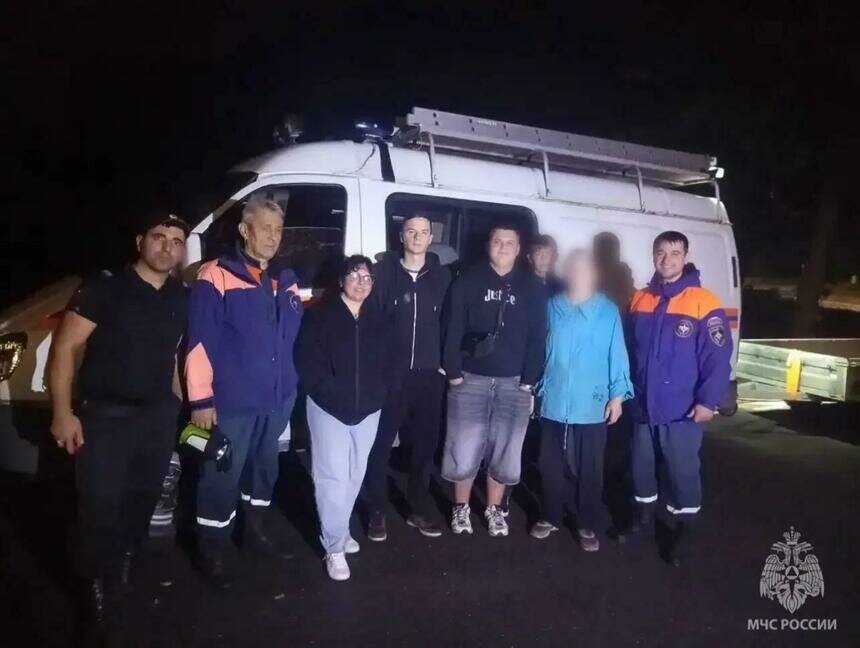 Под Ладушкином несколько часов искали заблудившуюся в лесу женщину - Новости Калининграда | Фото: канал управления МЧС России по Калининградской области / Макс