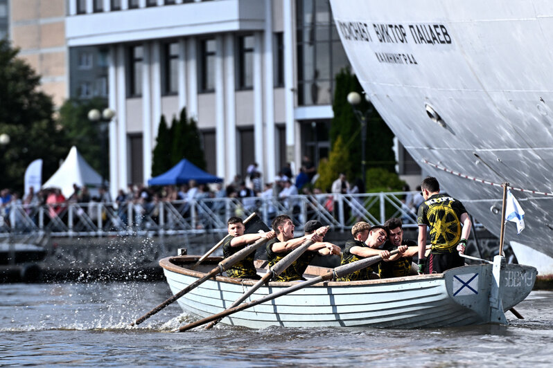С морем брызг и парусами: как у Музея Мирового океана прошла «Водная ассамблея» (фоторепортаж) - Новости Калининграда | Фото: Александр Подгорчук / «Клопс»