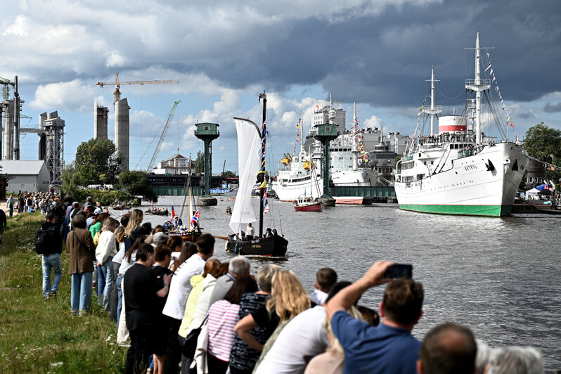 С морем брызг и парусами: как у Музея Мирового океана прошла «Водная ассамблея» (фоторепортаж) - Новости Калининграда | Фото: Александр Подгорчук / «Клопс»