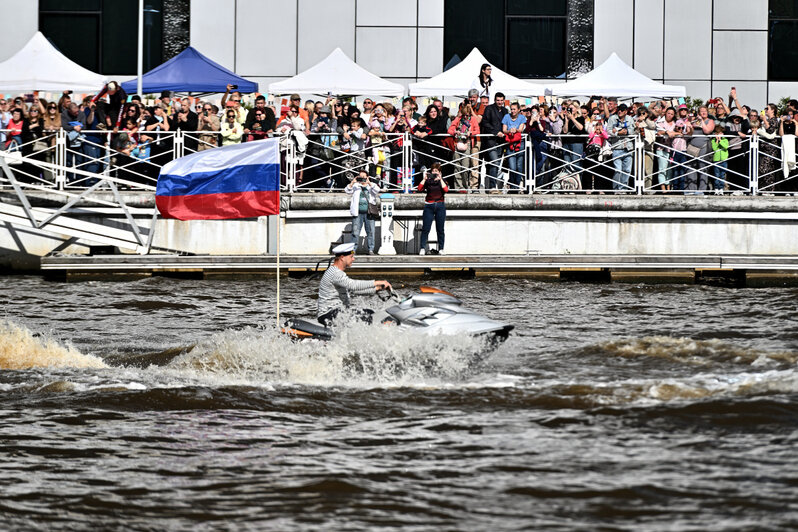 С морем брызг и парусами: как у Музея Мирового океана прошла «Водная ассамблея» (фоторепортаж) - Новости Калининграда | Фото: Александр Подгорчук / «Клопс»