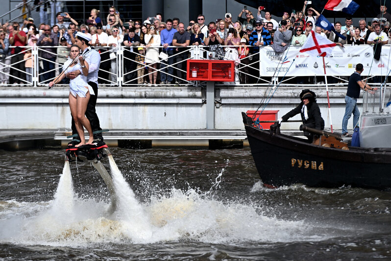 С морем брызг и парусами: как у Музея Мирового океана прошла «Водная ассамблея» (фоторепортаж) - Новости Калининграда | Фото: Александр Подгорчук / «Клопс»