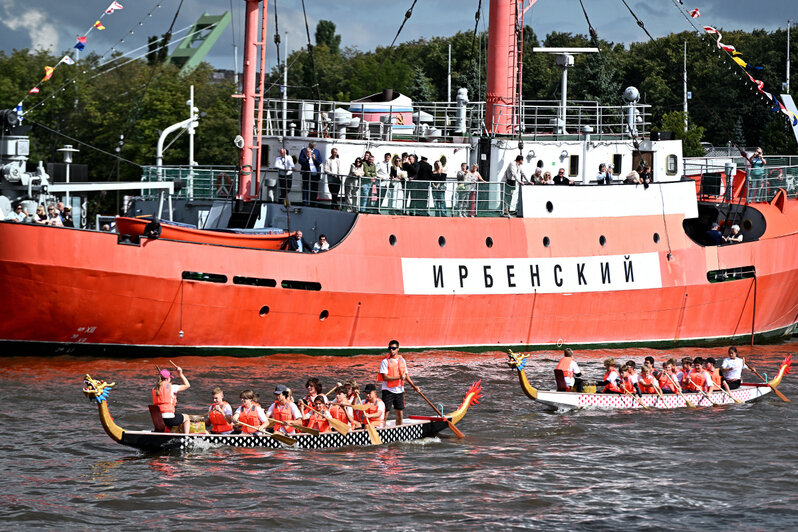 С морем брызг и парусами: как у Музея Мирового океана прошла «Водная ассамблея» (фоторепортаж) - Новости Калининграда | Фото: Александр Подгорчук / «Клопс»