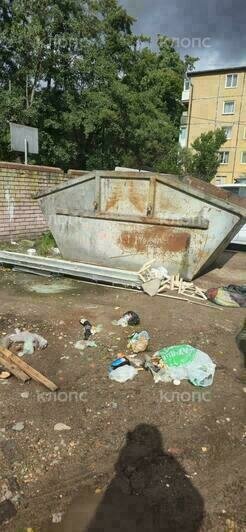 Площадка на улице Минской снова завалена мусором | Фото: «Клопс»