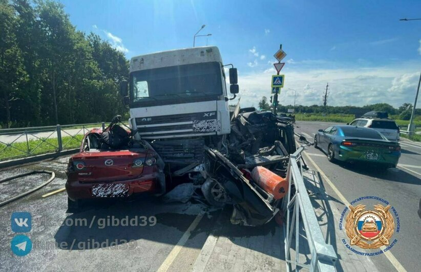 После аварии на Аллее Смелых, где грузовик снёс четыре машины, возбудили уголовное дело - Новости Калининграда | Фото: канал Госавтоинспекции Калининградской области / Телеграм