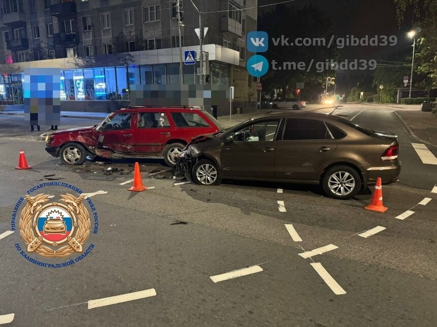 Две легковушки не поделили дорогу на перекрёстке Невского и Дадаева: в ночном ДТП пострадали трое - Новости Калининграда | Фото: сообщество Госавтоинспекции Калининградской области / «ВКонтакте»