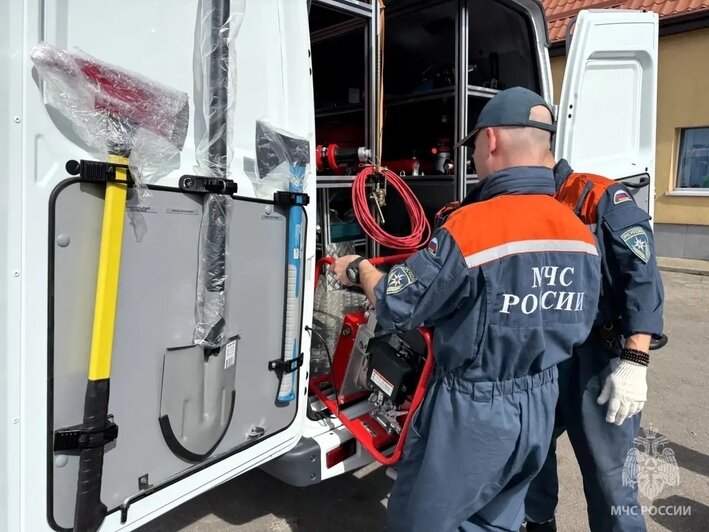 В Балтийске и Мамоново спасателям выдали новые машины для работы на воде и обрывах (фото) - Новости Калининграда | Фото: сообщество управления МЧС по Калининградской области / «ВКонтакте»