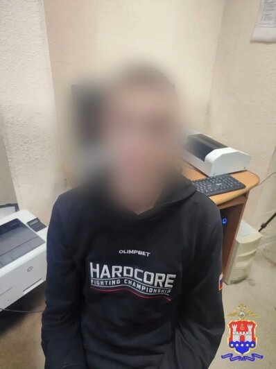«Закурить найдётся?»: в Калининграде классический гоп-стоп обернулся неожиданной находкой для полиции - Новости Калининграда | Фото: сообщество УМВД России по Калининградской области / «ВКонтакте»
