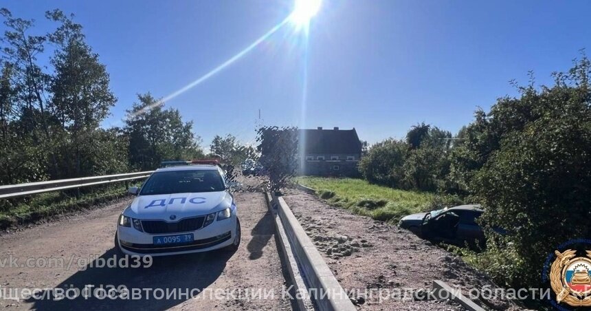 На дороге Полесск — Головкино легковушка снесла ограждение и вылетела в кювет: водитель погиб - Новости Калининграда | Фото: сообщество Госавтоинспекции Калининградской области / «ВКонтакте»