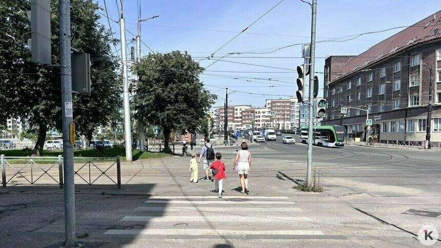 На Багратиона — Октябрьской упростили жизнь автомобилистам, а пешеходов загнали в ловушку - Новости Калининграда | Фото: «Клопс»