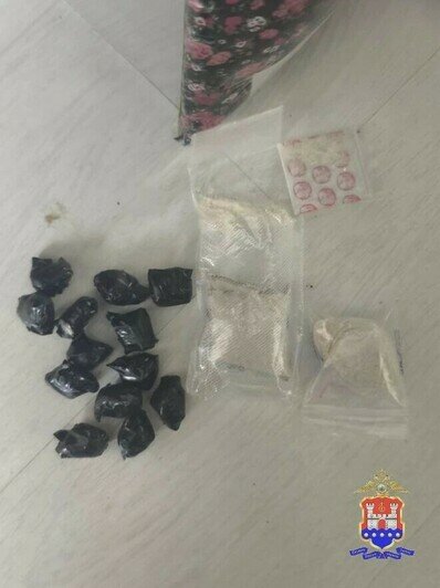 В Калининграде задержали женщину, подозреваемую в сбыте крупной партии наркотиков   - Новости Калининграда | Фото: УМВД России по Калининградской области