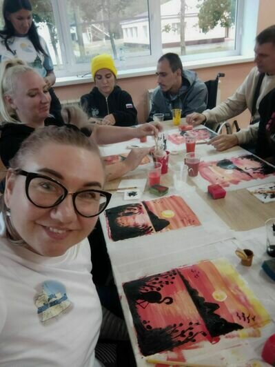 Наталья очень разносторонняя личность: она занимается не только общественной деятельностью, но и рукоделием, рисованием и многим другим | Фото: архив героя публикации