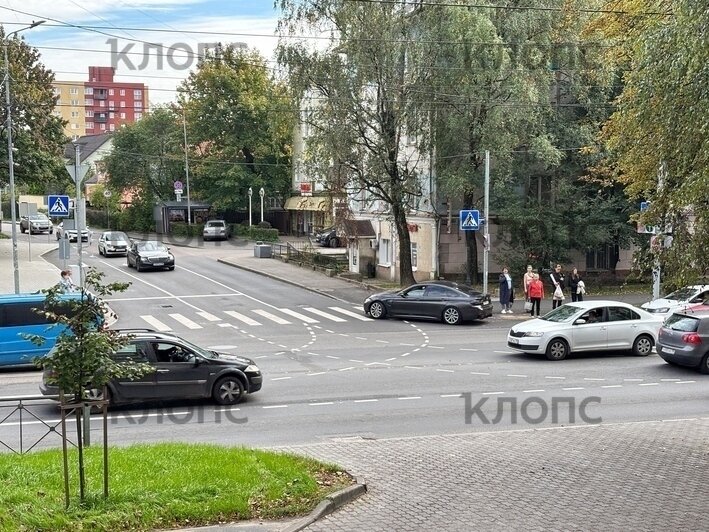 Боялись пробок, но пока всё путём: фоторепортаж с перекрёстка Дадаева и Невского, где заработал новый светофор - Новости Калининграда | Фото: Александр Подгорчук / «Клопс»