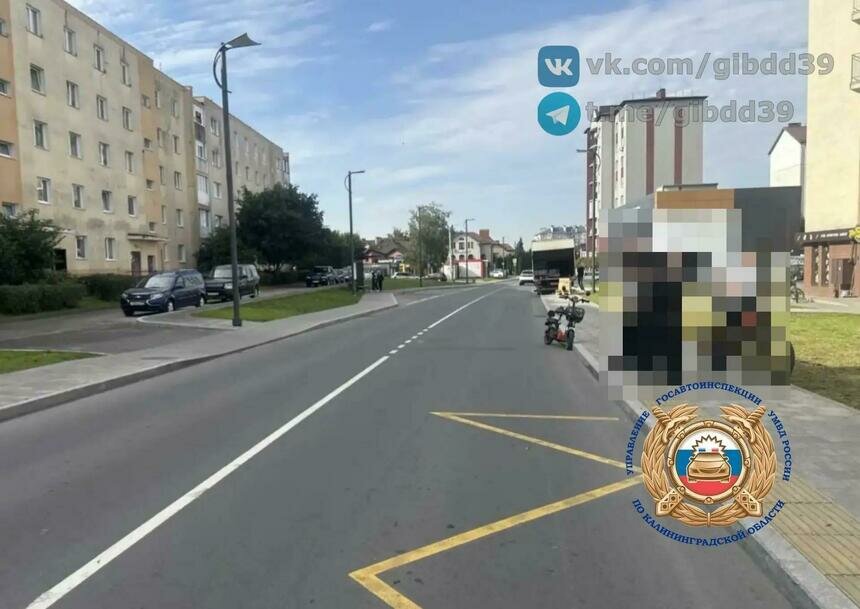 В Гурьевске тинейджер на электроскутере сбил женщину, переходившую дорогу вне зебры - Новости Калининграда | Фото: канал Госавтоинспекции Калининградской области / Макс