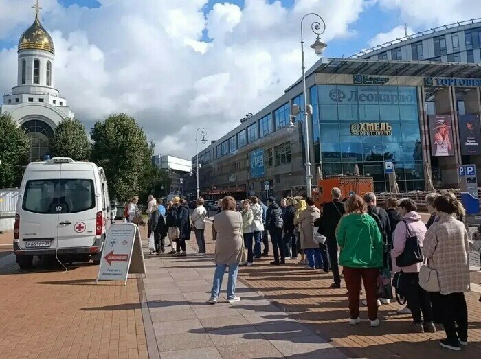 Кроме поликлиник калининградцы могут пройти сезонную вакцинацию от гриппа и ОРВИ в передвижных мобильных пунктах    | Фото: минздрав Калининградской области