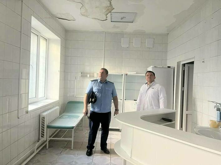 После публикации «Клопс» в поликлинику на Университетской, где после дождя обрушился потолок, нагрянула прокуратура - Новости Калининграда | Фото: канал прокуратуры Калининградской области / Телеграм