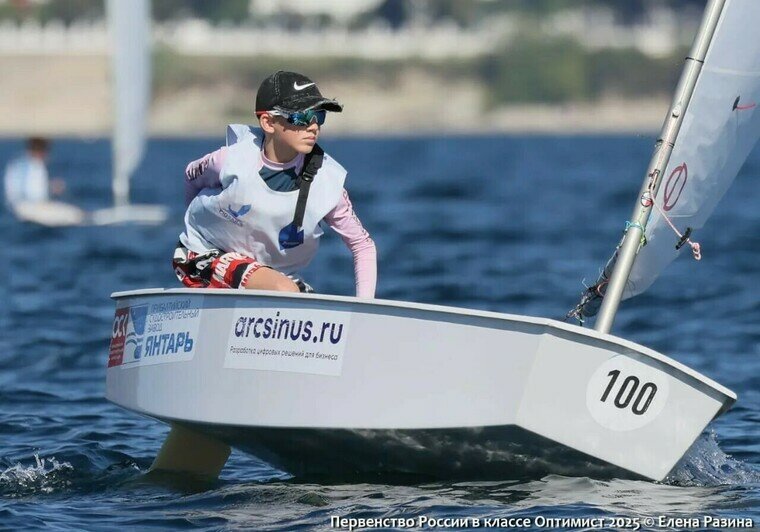 Даниил обожает, когда лёгкий шторм, выйти в море. Волна и ветер, свобода и стихия | Фото: архив героя публикации