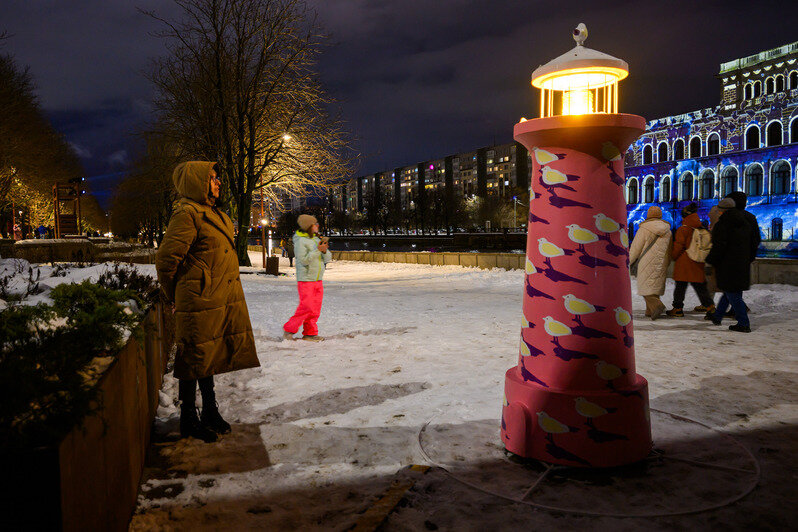 Свет, собор, зима и люди: вечерний остров Канта в первые дни января (фото)