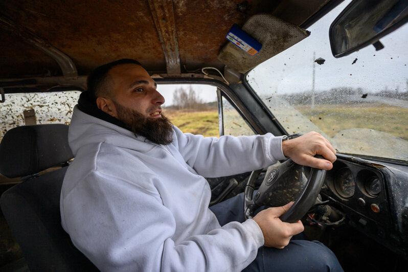 Грязь, азарт и костюмы: новогодний трофи-рейд под Калининградом (фоторепортаж)
