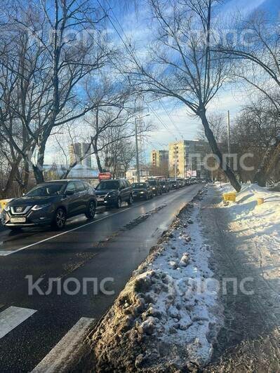 В Калининграде на перекрёстке в Балтрайоне провалилась дорога, троллейбусы и автобусы не могут проехать - Новости Калининграда | Фото: «Клопс»