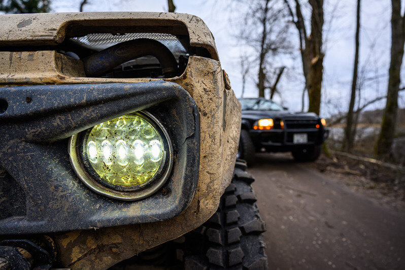 Грязь, азарт и костюмы: новогодний трофи-рейд под Калининградом (фоторепортаж)