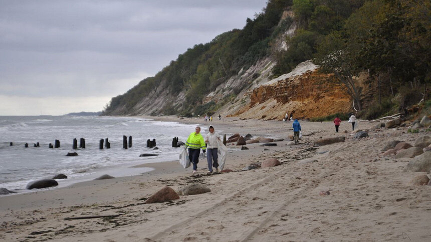 Отдыхающие на калининградских пляжах в 2025 году оставили после себя свыше 150 кубометров мусора   - Новости Калининграда | Фото: пресс-служба правительства Калининградской области