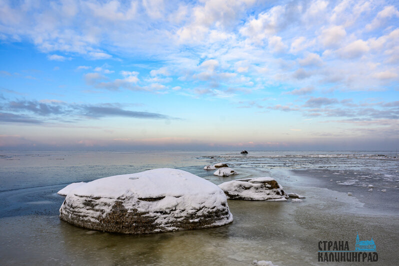 Заливинский маяк накрыла снежная зима: атмосферные фото