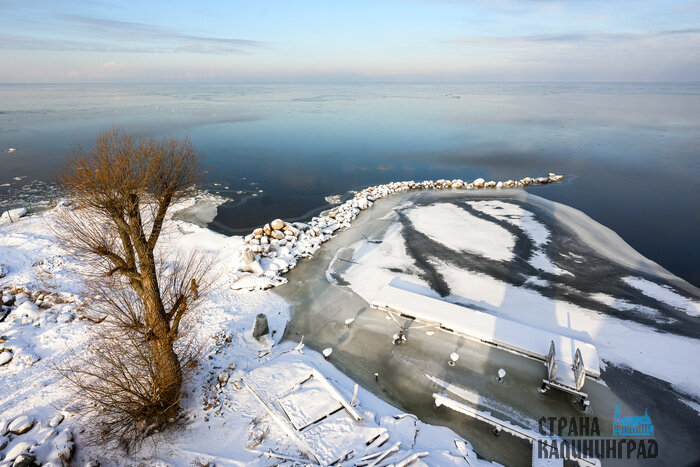 Заливинский маяк накрыла снежная зима: атмосферные фото
