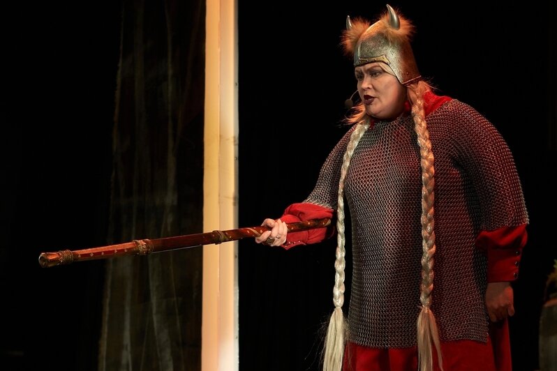 Елена Мочалова на сцене любит похулиганить | Фото: архив Калининградского областного музыкального театра 