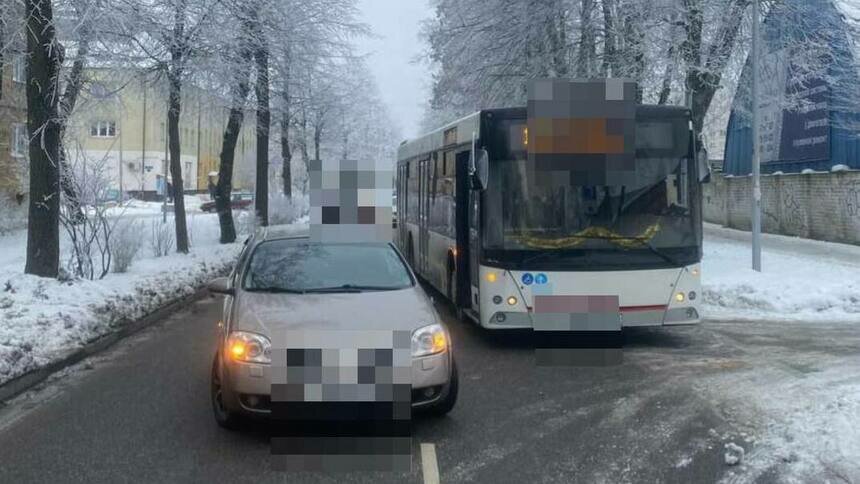 В Калининграде на Павлика Морозова автобус столкнулся с легковушкой, движение заблокировано (обновлено) - Новости Калининграда | Фото: Госавтоинспекция Калининградской области
