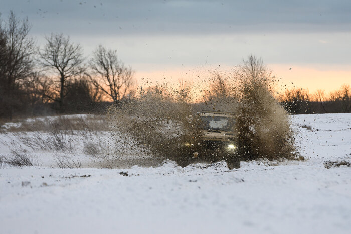 Когда асфальт заканчивается: снежный заезд внедорожников под Калининградом (фото)
