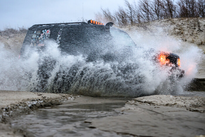 Когда асфальт заканчивается: снежный заезд внедорожников под Калининградом (фото)