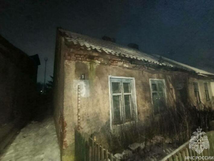 В Гусеве потушили пожар и нашли тело местного жителя (фото) - Новости Калининграда | Фото: ГУ МЧС России по Калининградской области