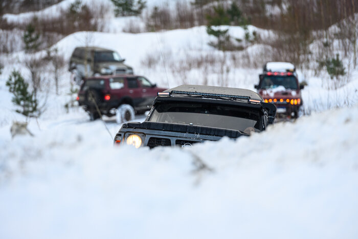 Когда асфальт заканчивается: снежный заезд внедорожников под Калининградом (фото)