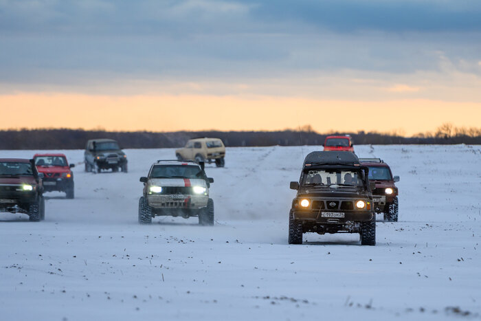 Когда асфальт заканчивается: снежный заезд внедорожников под Калининградом (фото)