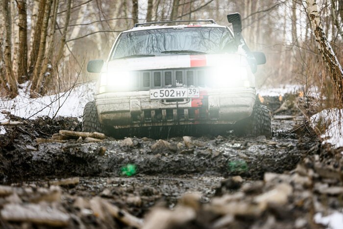 Когда асфальт заканчивается: снежный заезд внедорожников под Калининградом (фото)