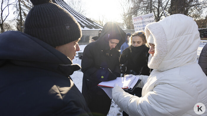 Отмороженный протест: в Калининграде прошёл митинг против застройки зелёных зон и загрязнения окружающей среды (фото) - Новости Калининграда | Фото: Александр Подгорчук / «Клопс»