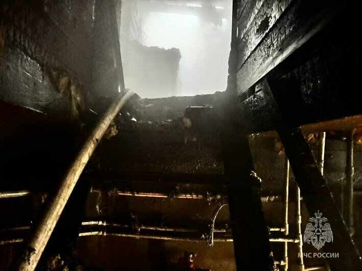 В Светлом загорелся гараж с надстроенной вторым этажом кирпичной баней - Новости Калининграда | Фото: МЧС