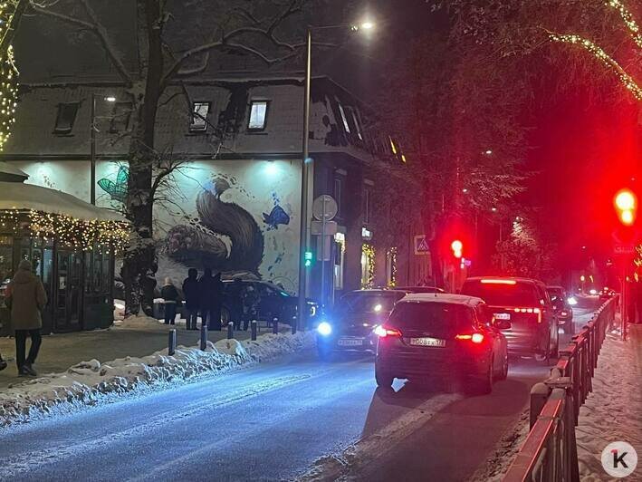 Светофор в центре Зеленоградска столкнул лбами водителей и сделал из пешеходов нарушителей (фото) - Новости Калининграда | Фото: «Клопс»