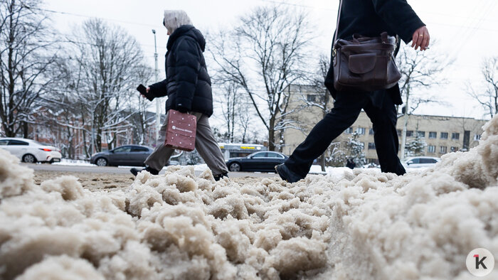Шляпка в сторону, ключи — в другую: в БСМП Калининграда не спадает поток травмированных из-за гололёда (фото)   - Новости Калининграда | Фото: Александр Подгорчук / «Клопс»