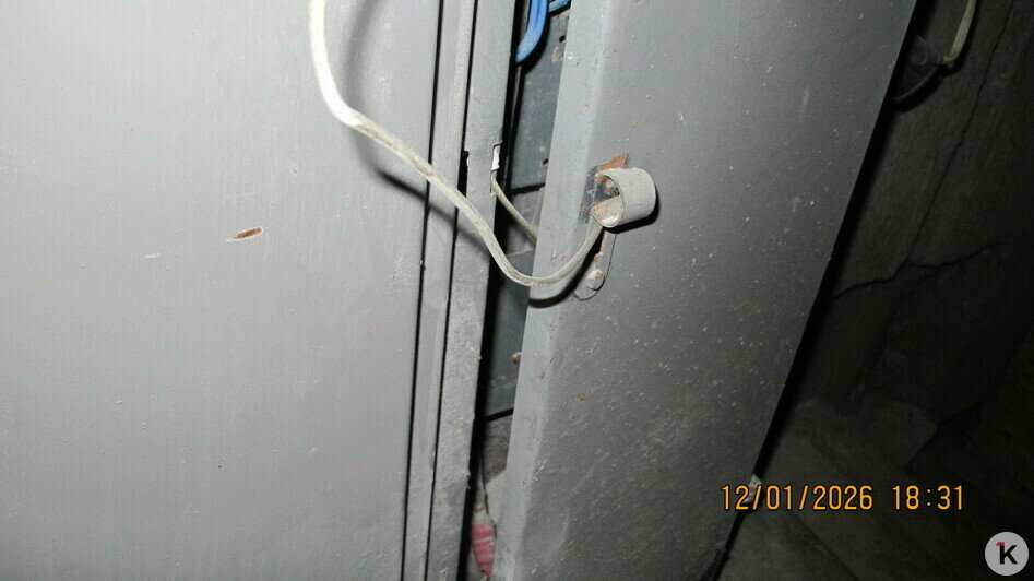 Жители дома в Рябиновке полтора года добиваются безопасности электрощита, однажды уже ставшего причиной пожара (фото)   - Новости Калининграда | Фото: Евгений 