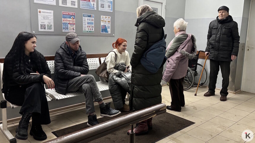 Шляпка в сторону, ключи — в другую: в БСМП Калининграда не спадает поток травмированных из-за гололёда (фото)   - Новости Калининграда | Фото: Александр Подгорчук / «Клопс»