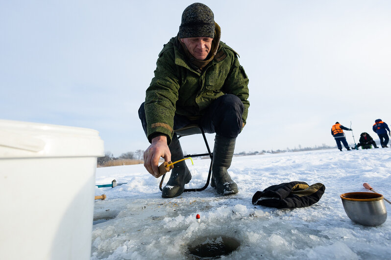 Безопасные 15 сантиметров: как в Калининграде следят за толщиной льда (фоторепортаж)  - Новости Калининграда | Фото: Александр Подгорчук / «Клопс»