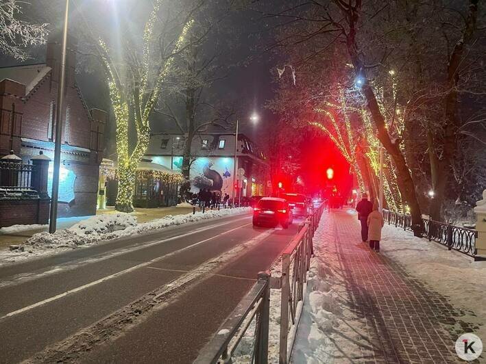 Светофор в центре Зеленоградска столкнул лбами водителей и сделал из пешеходов нарушителей (фото) - Новости Калининграда | Фото: «Клопс»