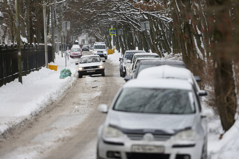 Люди жаловались на неубранные от снега и льда дороги | Фото: Александр Мелехов