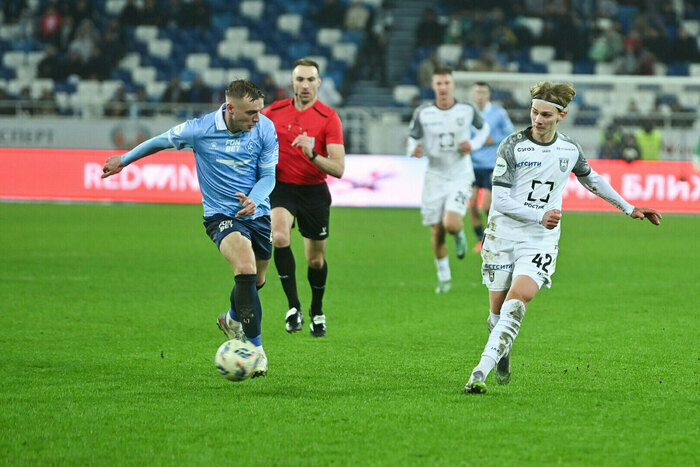 Наша команда на своём поле принимала «Крылья Советов» из Самары  и выиграла со счётом 2:0. | Фото: Александр Мелехов