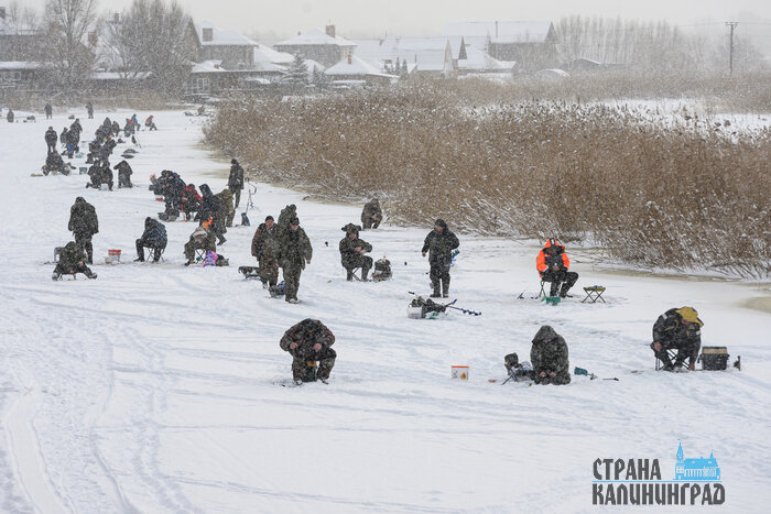 Как на картинах Брейгеля: в новогодние каникулы река Прохладная превратилась в рыбацкий городок
