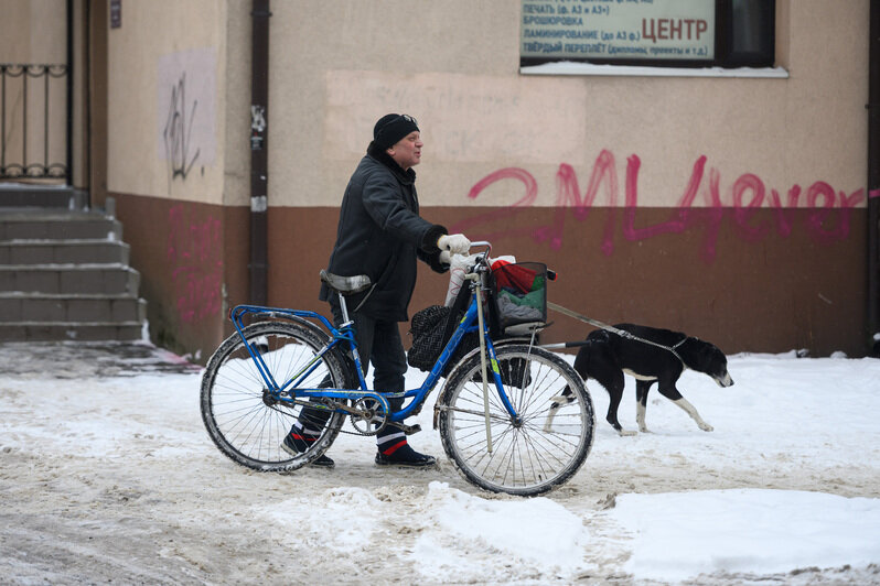 Люди жаловались на неубранные от снега и льда дороги | Фото: Александр Мелехов