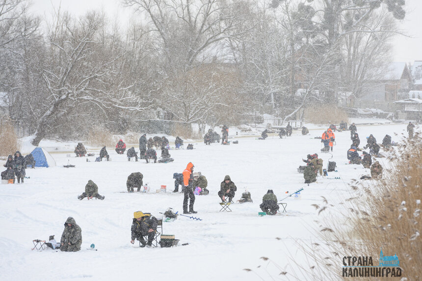 Как на картинах Брейгеля: в новогодние каникулы река Прохладная превратилась в рыбацкий городок