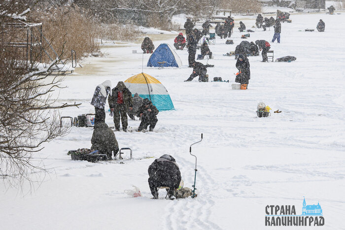 Как на картинах Брейгеля: в новогодние каникулы река Прохладная превратилась в рыбацкий городок